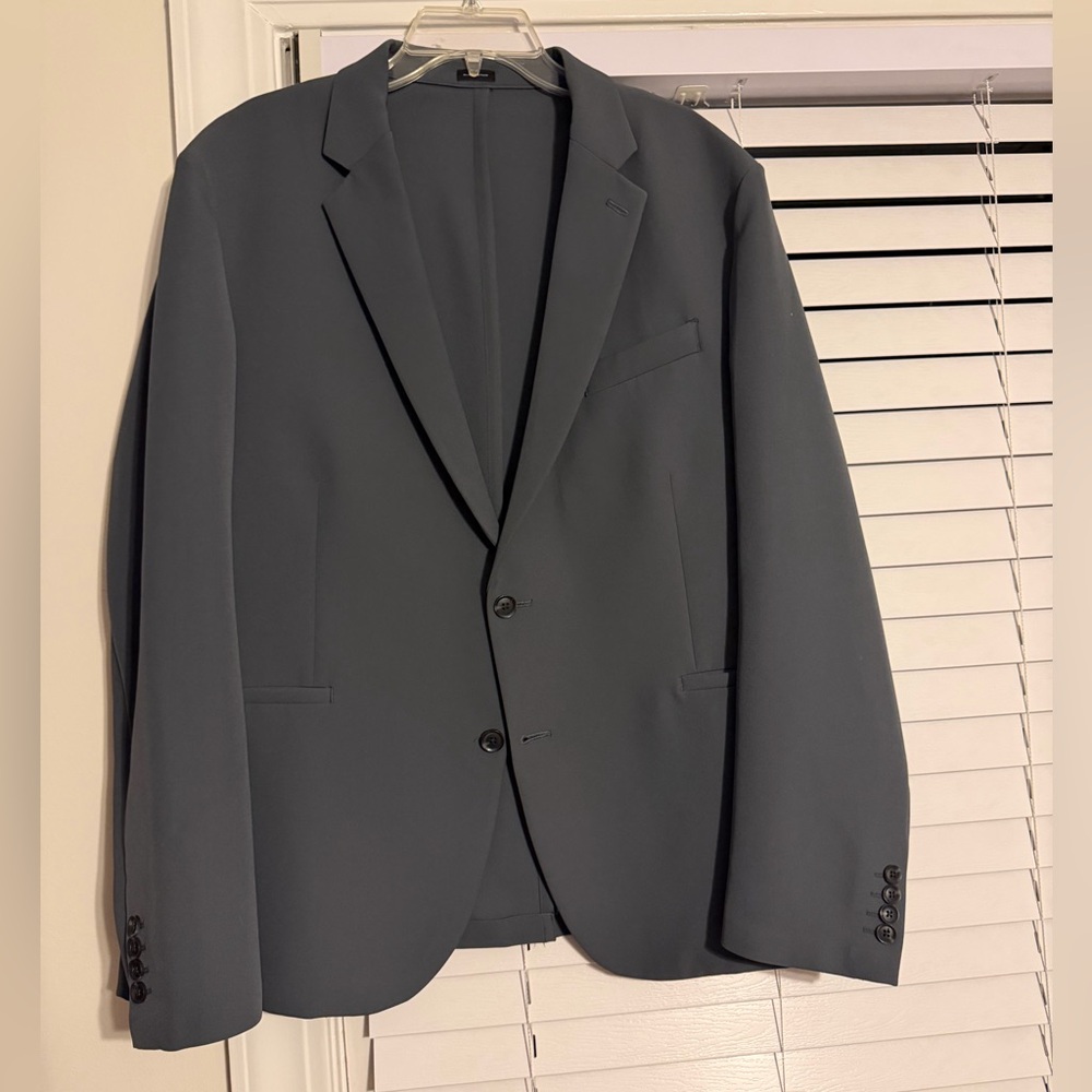 JF Ferrar Slim Polyester/Spandex Men's Charcoal Gray Two-Button Suit Jacket.